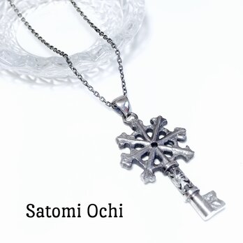 snow crystal 鍵ネックレスの画像