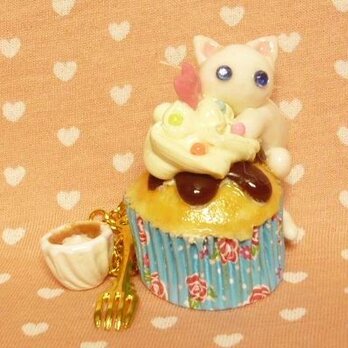 にゃんこのしっぽ○カップケーキのバッグチャーム○白猫○ミニチュアの画像