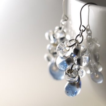 まが玉ビーズのじゃらじゃらピアス　青藤