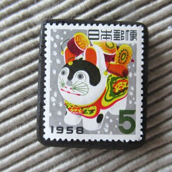 日本1958年　犬張子切手ブローチ3219の画像