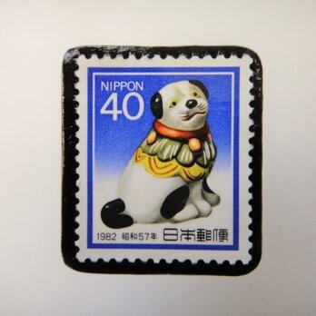 日本1982年　戌切手ブローチ3246の画像