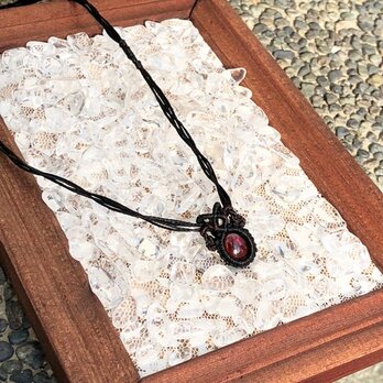 ガーネットのマクラメ編みペンダントトップ【妖精の水瓶】