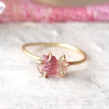 原石のピンクトルマリンとダイヤモンドクォーツのリングの画像