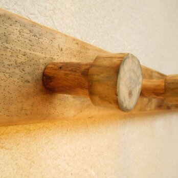 【温泉流木】かわいく並んだウォールフック 壁掛けフック ハンガーフック 流木インテリアの画像