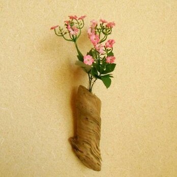 【温泉流木】斜め模様のかわいい流木花器 壁掛け一輪挿し花瓶 流木インテリアの画像