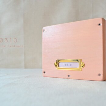 0310 国産ひのきのディスプレイボックス（あざやか桜色×ゴールドネームプレート）の画像