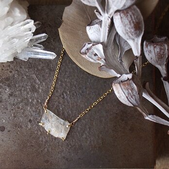 [一点物]原石のムーンストーンのネックレスの画像