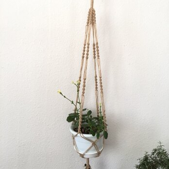 手芸用麻糸で作ったマクラメ編みプラントハンガー/茶色のウッドビーズの画像