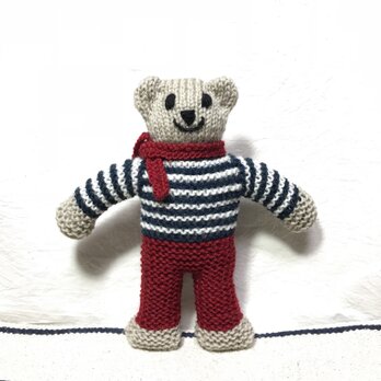 knit kuma in red pantsの画像