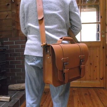 ヌメ革の手提げ鞄　２Ｗａｙ A4サイズの画像