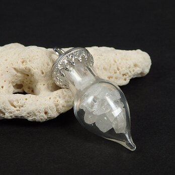 ～結晶を飾る～　フェナカイトの原石ボトルペンダント（再販）