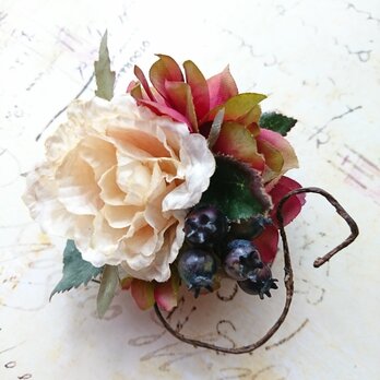 antique rose corsage (クリーム×ワイン)の画像