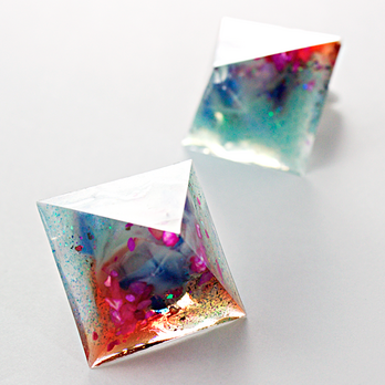 ピラミッドイヤリング(乱れ雪月花)