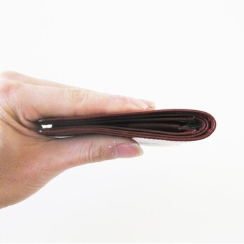 スキニーウォレット<Red> 　ラッピング・名入れ無料　 薄い 二つ折り財布の画像
