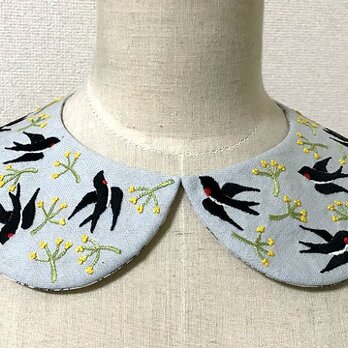 手刺繍つけ襟（燕と花）の画像