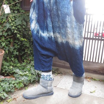手描きぼかしの藍染リメイク☆膨れ織りでふわふわキュートなサルエルパンツ♪の画像