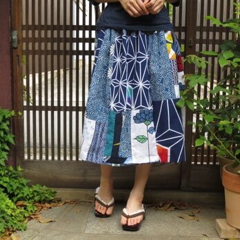 浴衣リメイク☆藍に白…色々パッチで可愛いスカート74cm丈の画像