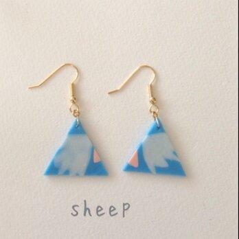 羽みたいな？柄のピアス