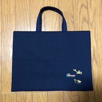 1点限定：クロスステッチ刺繍：ダンプカー＆ショベルカー＊紺色レッスンバッグ★通園通学の画像