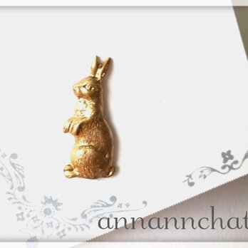 【ウサギ（真鍮　約２２ｍｍ）ビンテージ　小さなピンブローチ】春　イースター　うさぎ　　ラペルピンの画像