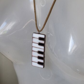 鍵盤 (けんばん) ネックレス金具付きブローチの画像