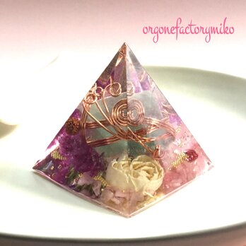 フローライト八面体　ローズクォーツ　恋の導き　ピラミッド　オルゴナイトの画像