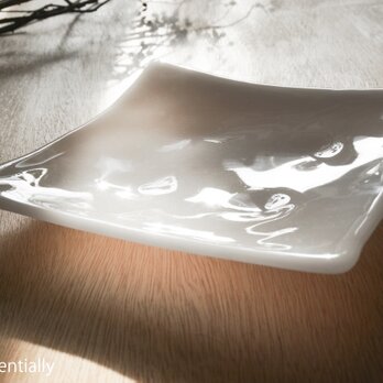 白色ガラスの器 -「 KAZEの肌 」● 21.5cm・光沢の画像