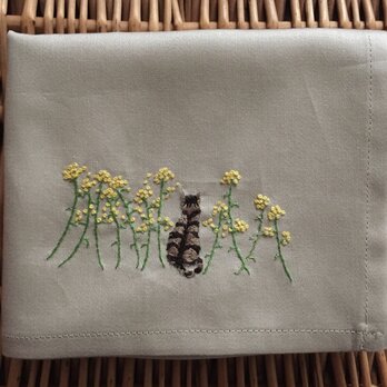 ハンカチ  菜の花と猫の手刺しゅうの画像