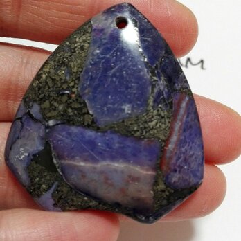 すみれ色　マトリックスパイライトパープルターコイズ　フィッシュヘッドシェイプ　ペンダントビーズ　46Ｘ39X6MM