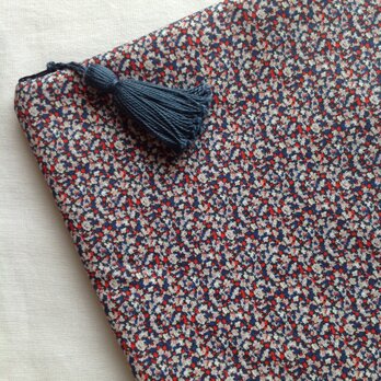 しっかりした大きめポーチ