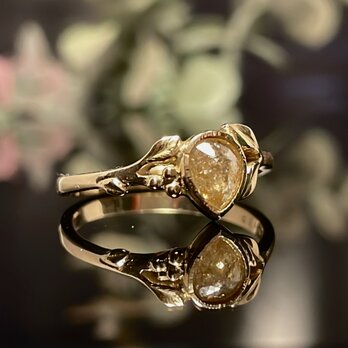 ナチュラルダイヤのK14の指輪(ペアシェイプ)の画像