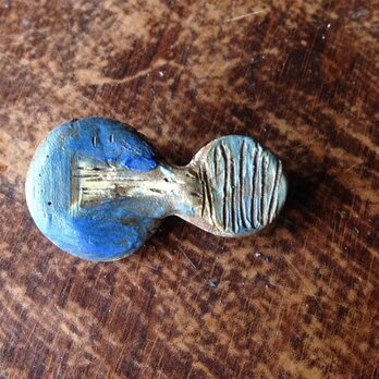 空と土の種ブローチ001