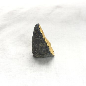 【Reserved】Lapislazuli Lapel pin w/ JapaneseLacquer,GoldLeafの画像