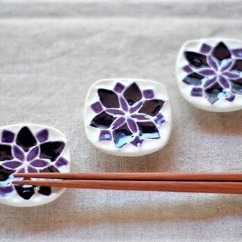 青紫の小花の箸置きの画像