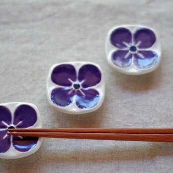 紫苑色の小花の箸置きの画像