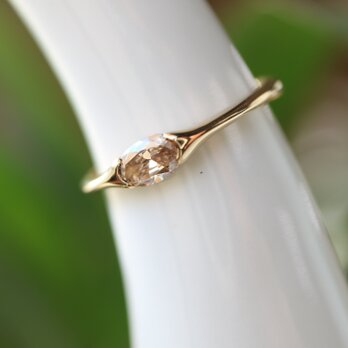 天然オーバルカットダイヤモンド指輪の画像