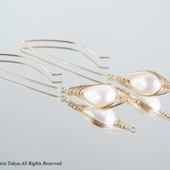 【Tsubomi】14KGF Leaf Hook Earrings,"White Pearl"の画像