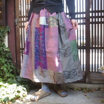 紬着物リメイク☆優しい春霞色を集めてパッチスカート銘仙の紫も大人な８１㎝丈の画像
