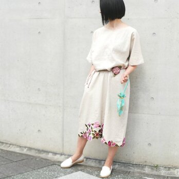 春色花のカットワーク裾刺繍リネンワンピースの画像