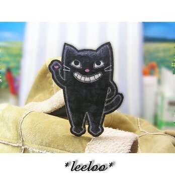 ★立って手を振る黒猫★フサフサワッペン/黒大の画像