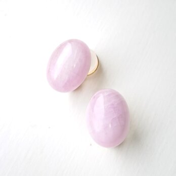 「一粒 ピンクラベンダー色のクンツァイト」ソフトタッチイヤリング