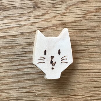 にゃんこブローチ男の子 猫 cat 木製 木の画像