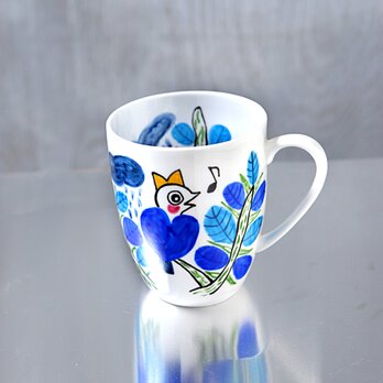 梢で語らう青いハート鳥のマグカップ・ボーンチャイナの画像