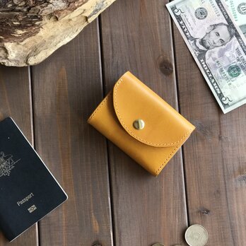 イタリアンレザーを使った黄色の三つ折り財布の画像