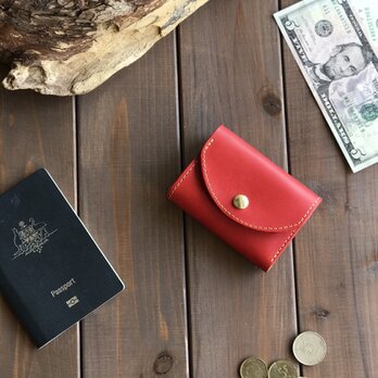 イタリアンレザーを使った赤色の三つ折り財布の画像