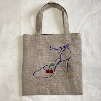 さくらんぼストラップパンプス刺繍のバッグの画像