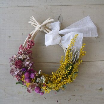 可愛い・春のふんわりドライフラワーリース・ミモザの画像