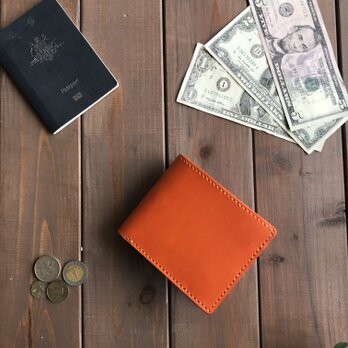 イタリアンレザーを使用したオレンジ色の二つ折り財布の画像