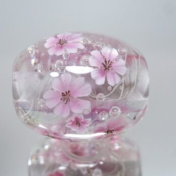 桜のとんぼ玉（ガラス玉）の画像
