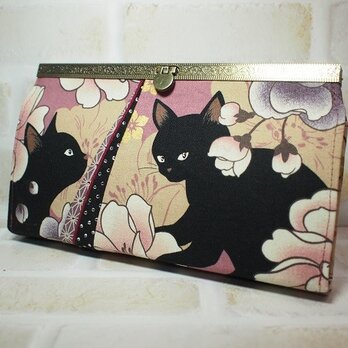 黒猫と牡丹の長財布（口金模様入り・藤蘭）の画像